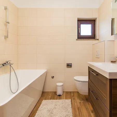 Holiday home Mit Privatem Pool, Wlan, Klima Und Baeder En Pula