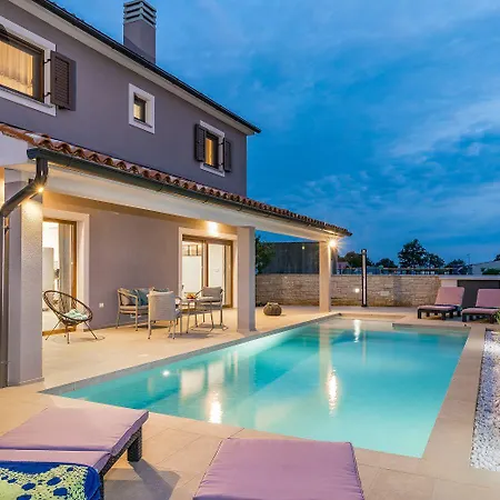Mit Privatem Pool, Wlan, Klima Und Baeder En * Pula