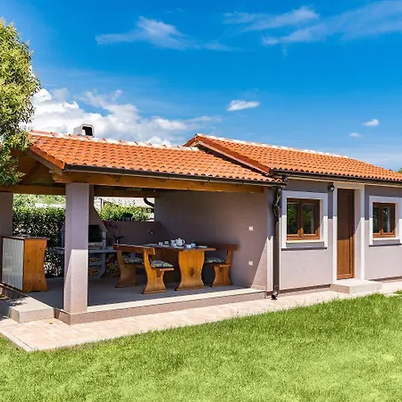Mit Privatem Pool, Wlan, Klima Und Baeder En Holiday home