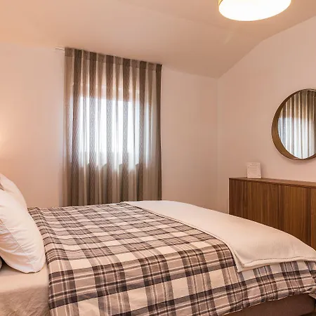 Holiday home Mit Privatem Pool, Wlan, Klima Und Baeder En