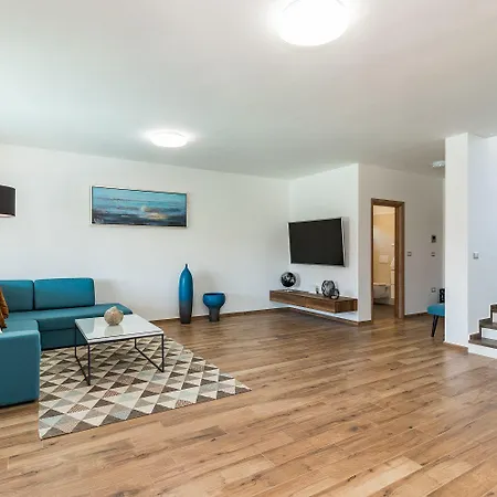 Mit Privatem Pool, Wlan, Klima Und Baeder En Holiday home