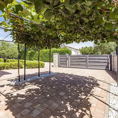 Mit Privatem Pool, Wlan, Klima Und Baeder En * Pula